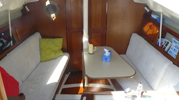 Hunter 30 Main Cabin 070R